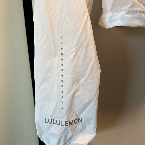 Lululemon Light Jacket -small with hidden hoodie - Picture 4 of 5